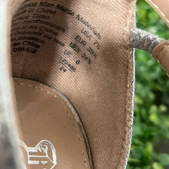 Silver Brash High Heels Size 7.5 
Prom, wedding, night out, fancy, glitter - Picture 4 of 4